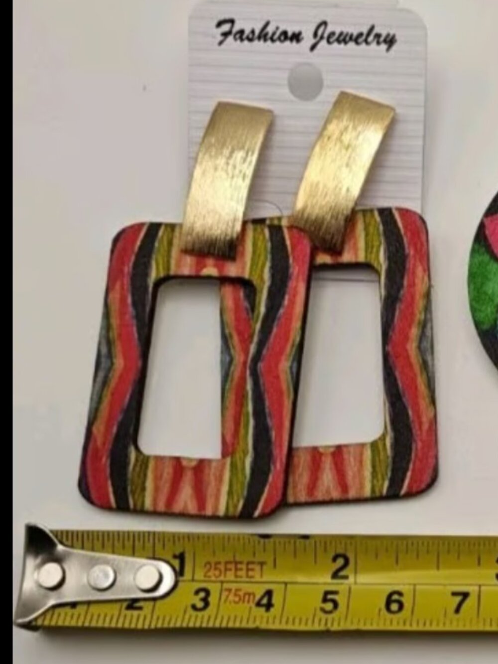 a Pair Wooden Rectangle Hand painted Screw in Earrings New - Picture 2 of 3